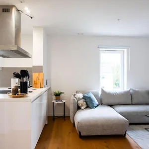 Schoene, Zentrale Fuer 4 Personen , Augsburg Deutschland